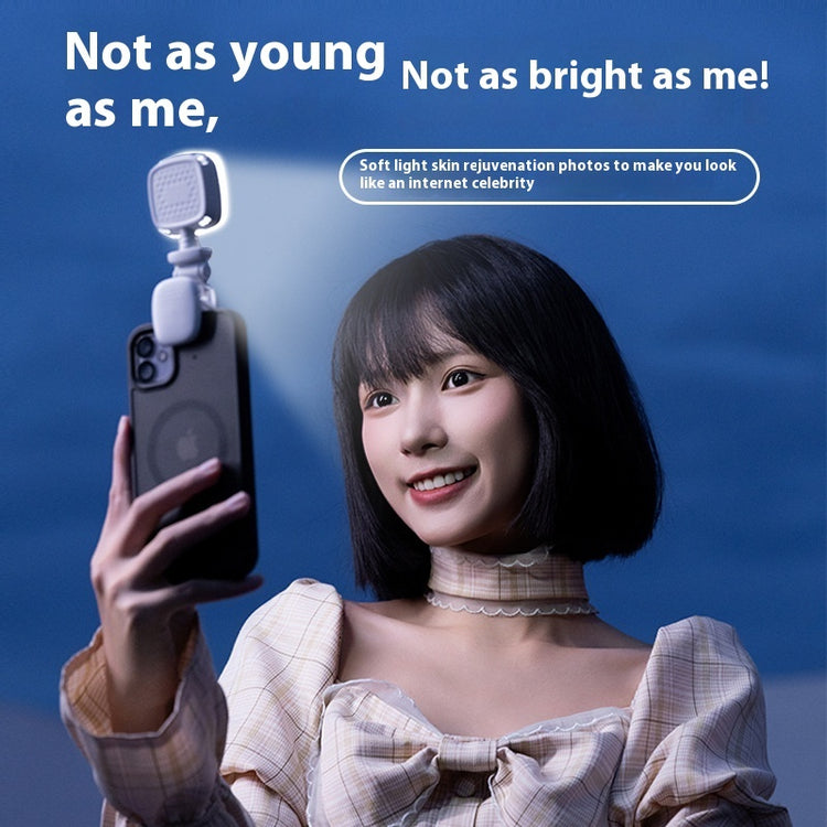 Mobile Selfie Fill Light being used for a selfie, showcasing soft light for perfect photos.
